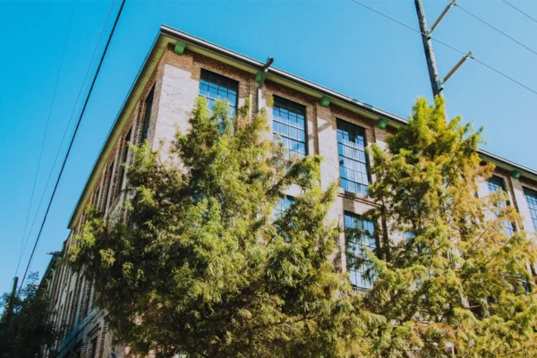 Close-up Corner Shot of 511 Marigny Apartments New Orleans Building
